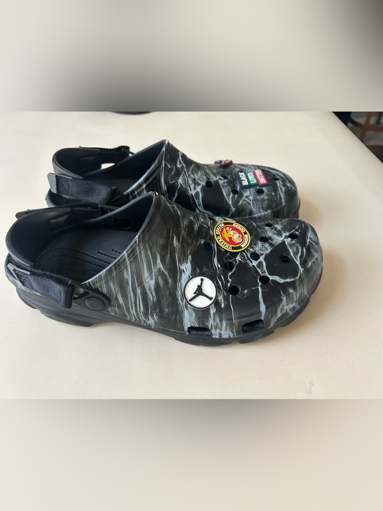 CROCS men’s Black Marble Slip-On Clogs with Jibbitz Charms size 11 main image 6